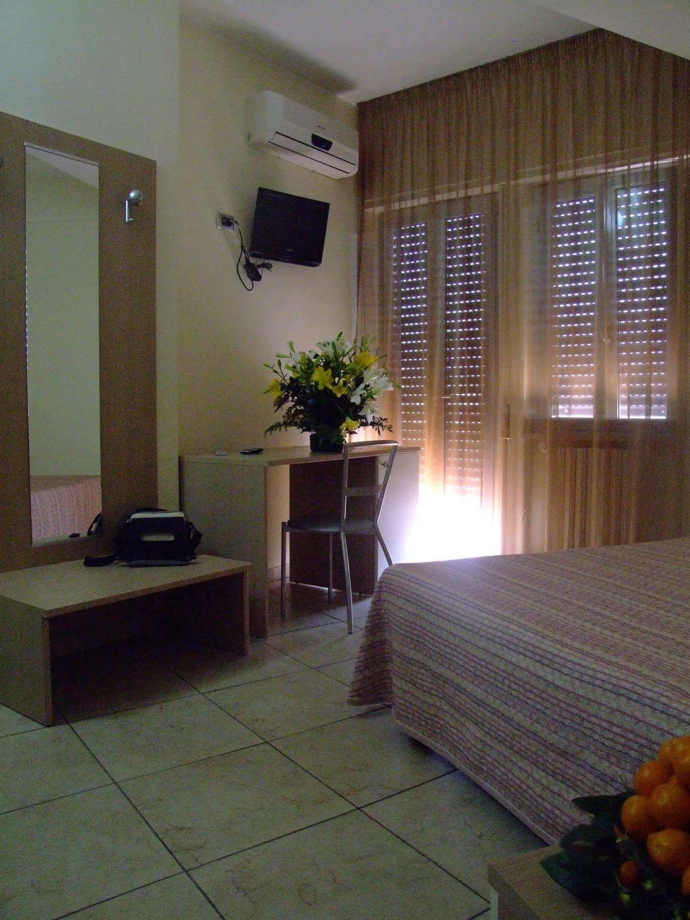 Hotel San Luca Росано Екстериор снимка