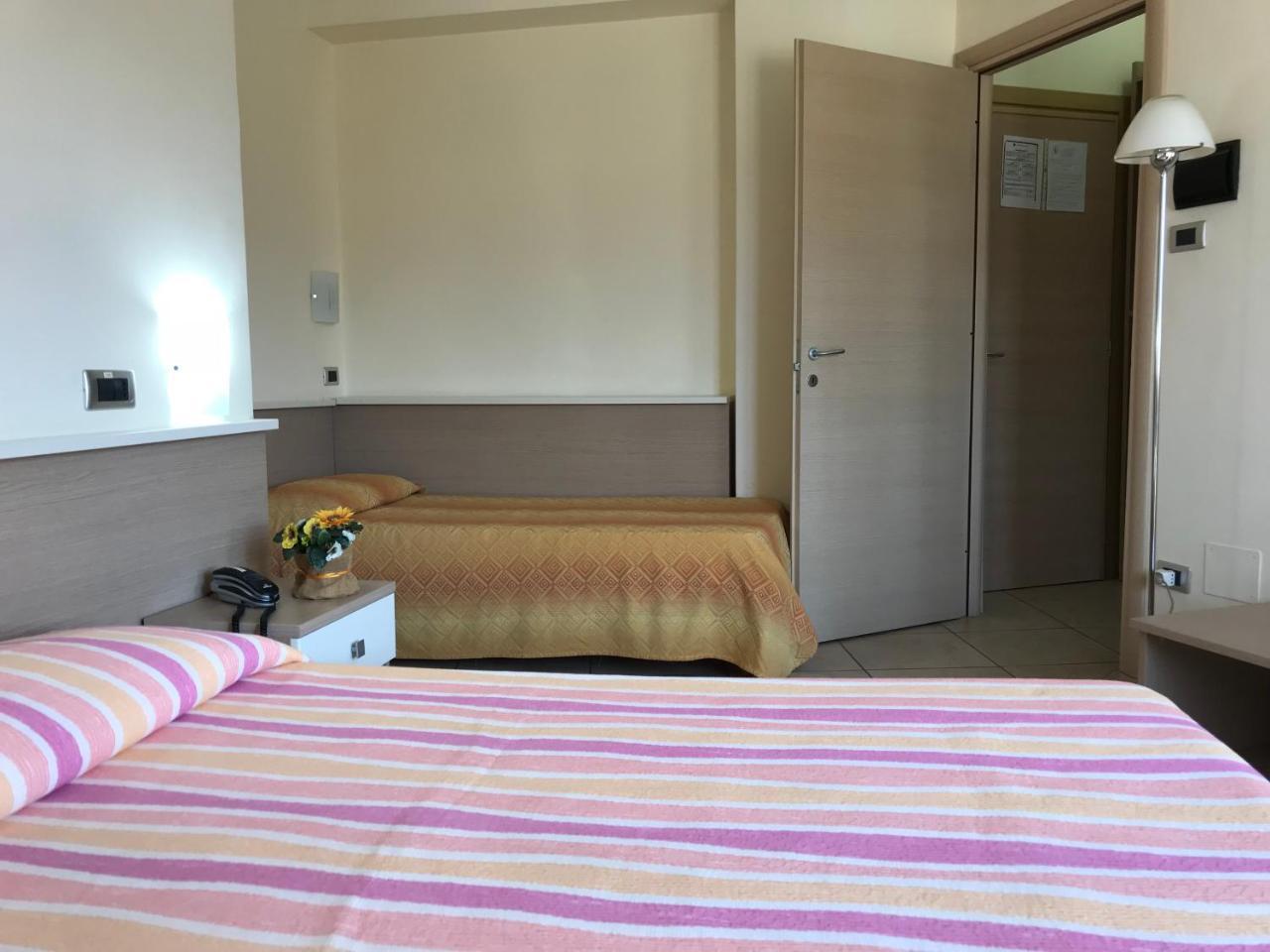 Hotel San Luca Росано Екстериор снимка